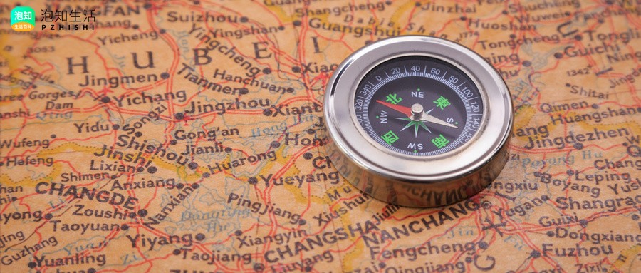 摄图网_500473637_wx_指南针和老地图（企业商用）.jpg