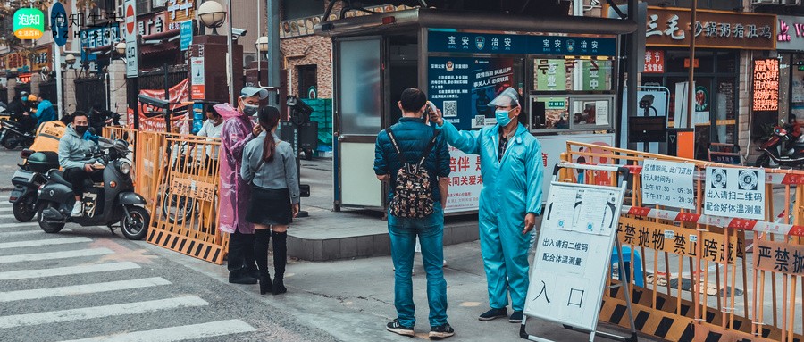 疫情小区封闭小孩聚起来玩可以举报吗