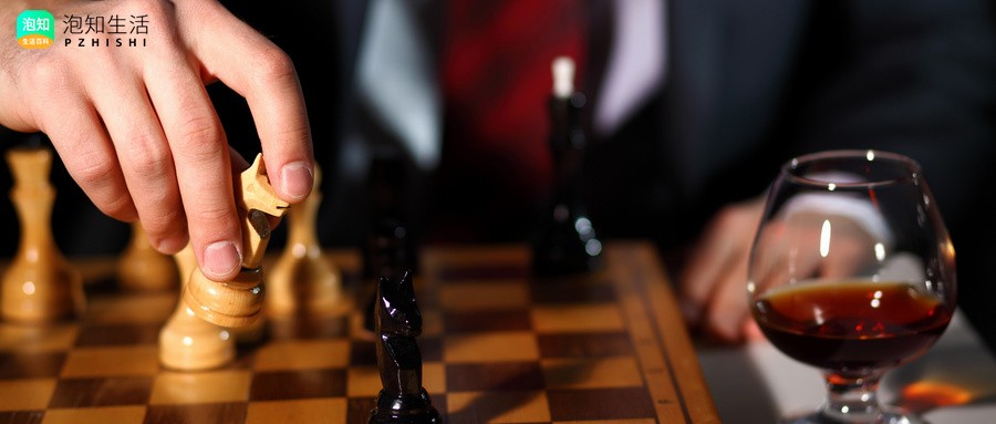 棋盘格和千鸟格哪个显瘦显年轻