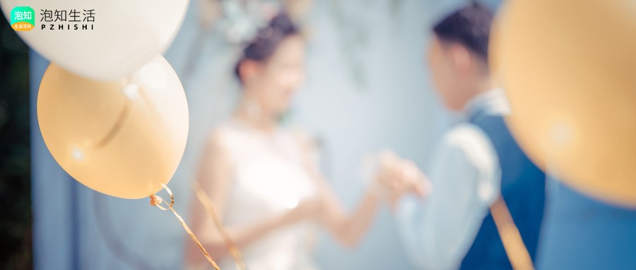 结婚喜婆婆外套红色内搭什么颜色羊绒衫