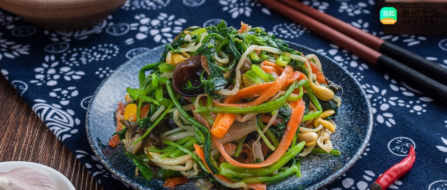 拌什锦菜胡萝卜和青菜用焯水吗