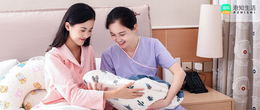 摄图网_501425096_wx_护士帮忙照顾婴儿（企业商用）.jpg