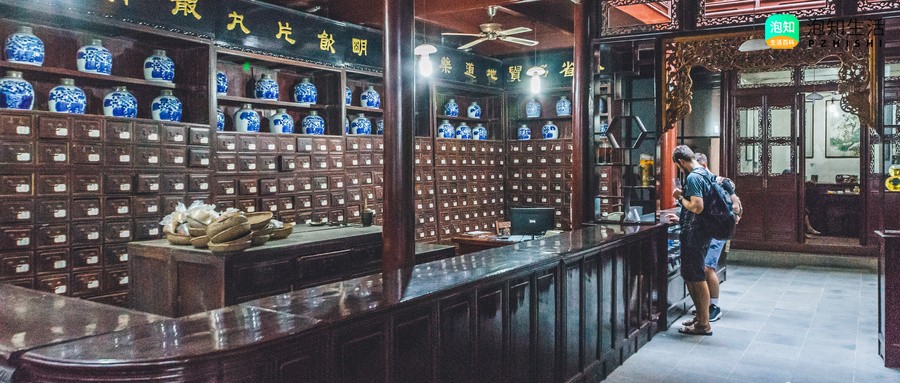 为老不尊的意思和近义词？为老不尊是贬义词吗