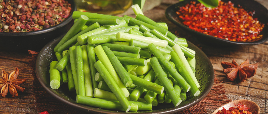 小根蒜怎么做好吃？腌蒜苔怎么做好吃又脆